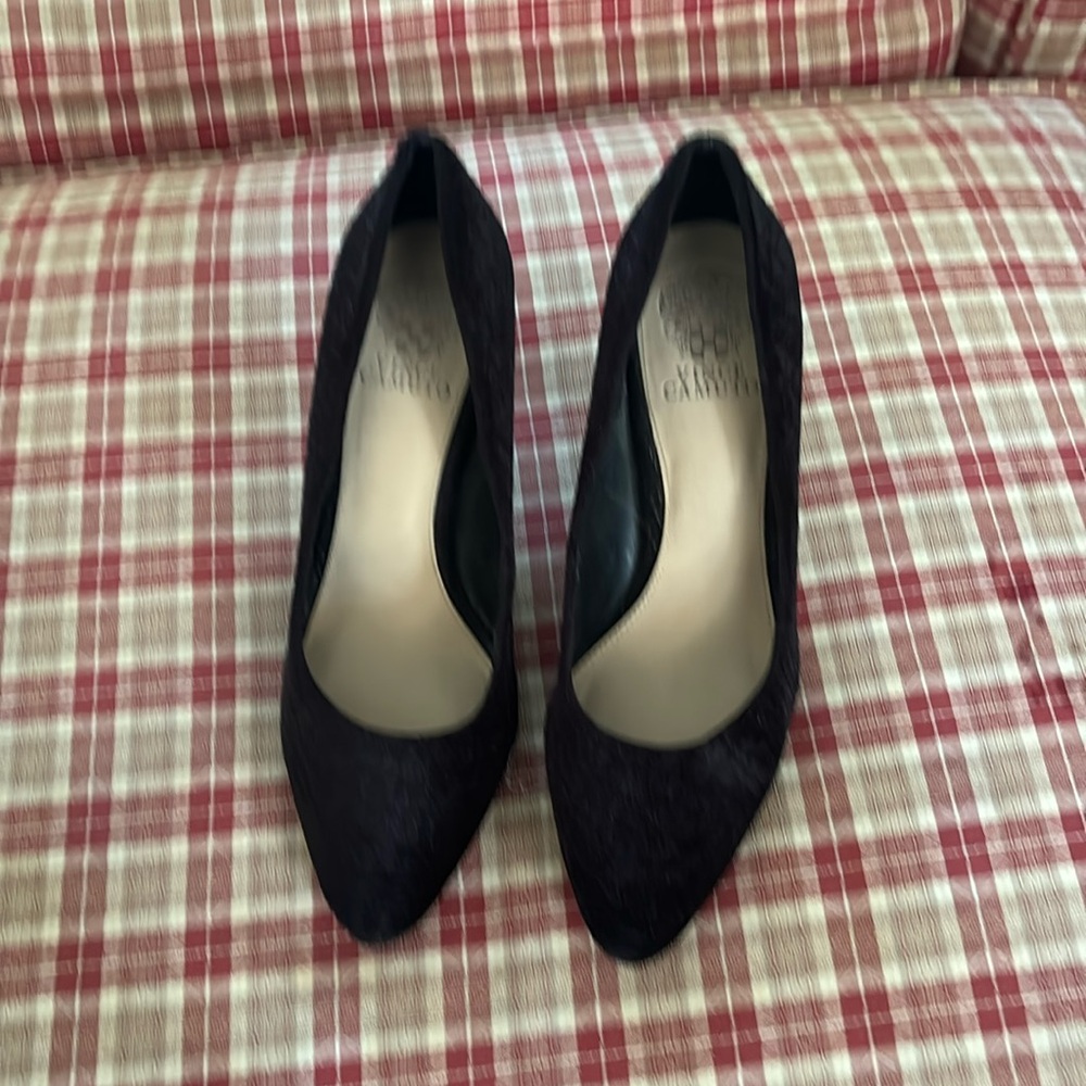 Vince Cumoto black pumps. Chenille fabric. Size 9. Very good condition.